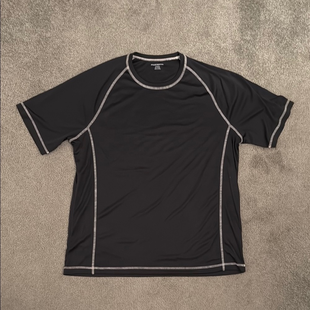 Amazon Essentials Men's Black and Gray Rash Guard